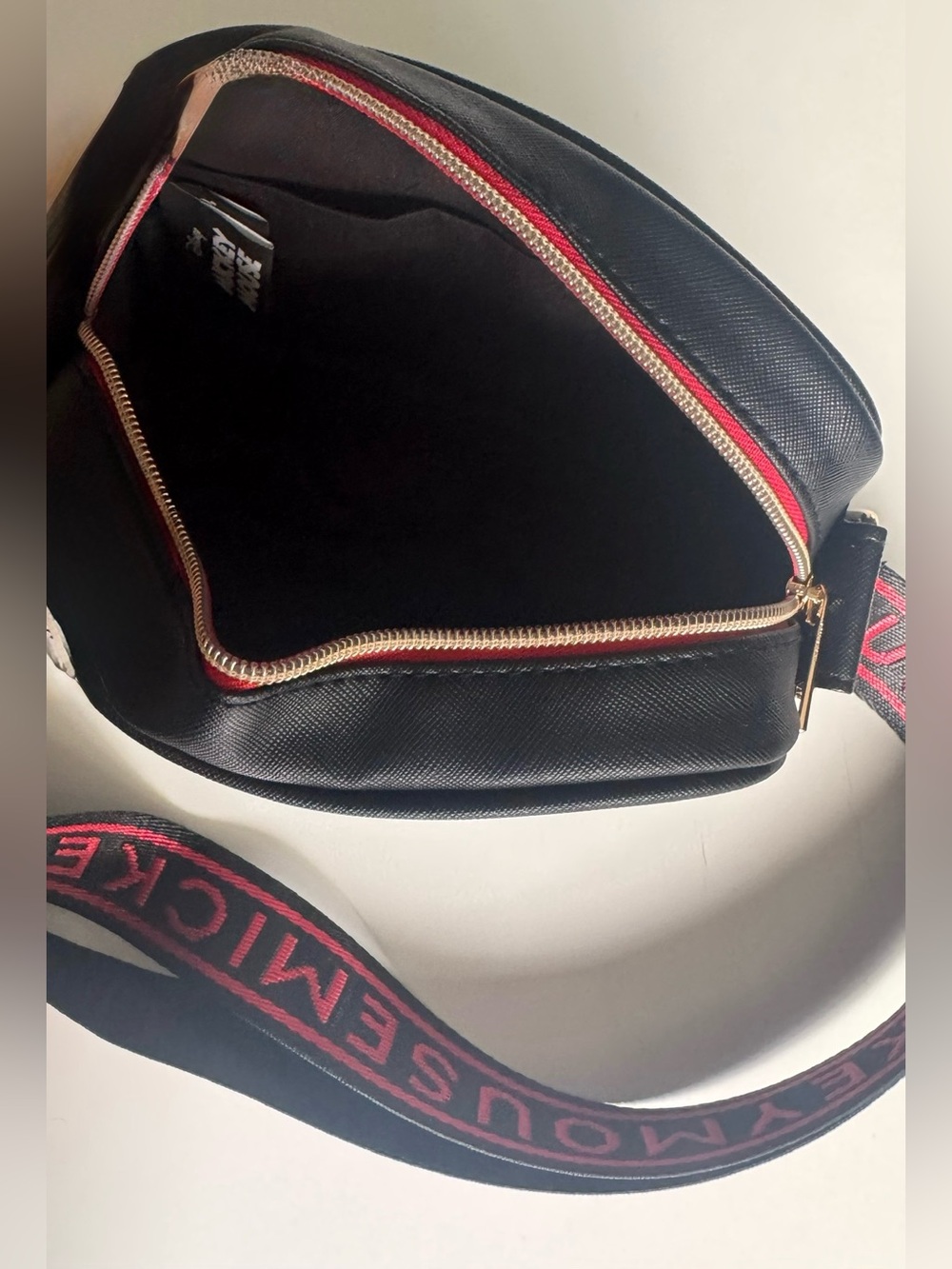 The Disney Mickey Mouse camera crossbody bag New - Picture 11 of 16